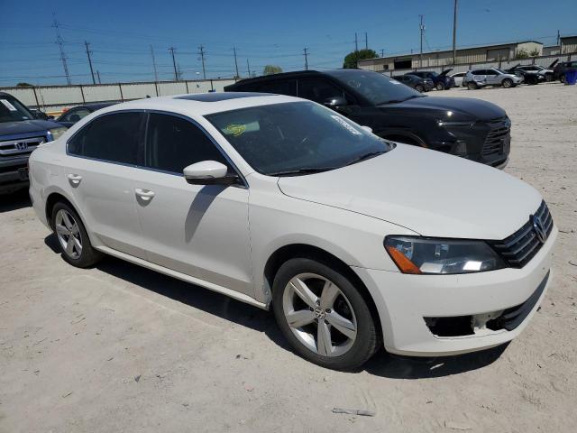 1VWBN7A37DC056756 - 2013 VOLKSWAGEN PASSAT SE WHITE photo 4