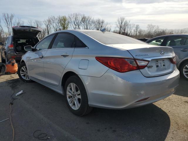 5NPEB4ACXDH540173 - 2013 HYUNDAI SONATA GLS SILVER photo 2