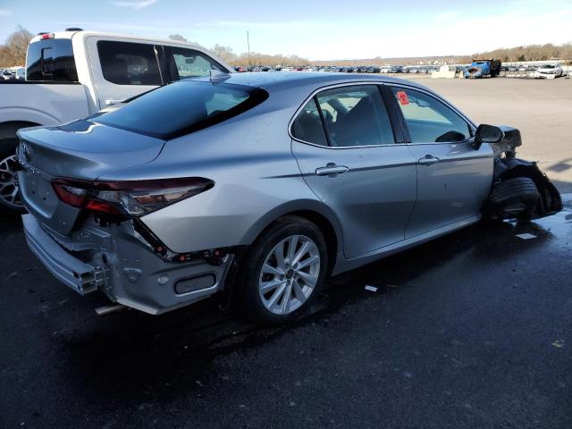 4T1C11AKXNU646397 - 2022 TOYOTA CAMRY LE SILVER photo 3