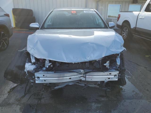 4T1C11AKXNU646397 - 2022 TOYOTA CAMRY LE SILVER photo 5