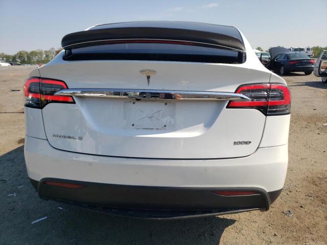 5YJXCBE24HF047265 - 2017 TESLA MODEL X WHITE photo 6