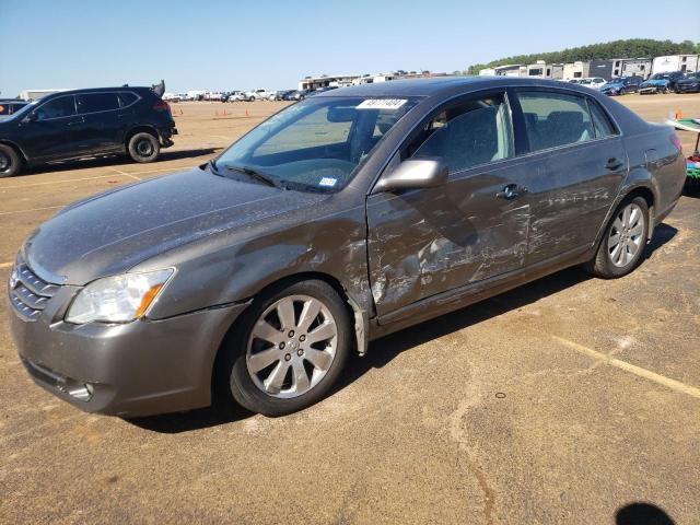 2005 TOYOTA AVALON XL, 