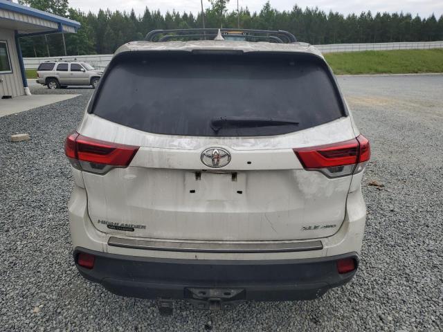 5TDJZRFH2HS357877 - 2017 TOYOTA HIGHLANDER SE WHITE photo 6