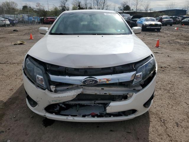 3FAHP0HA2BR261876 - 2011 FORD FUSION SE WHITE photo 5