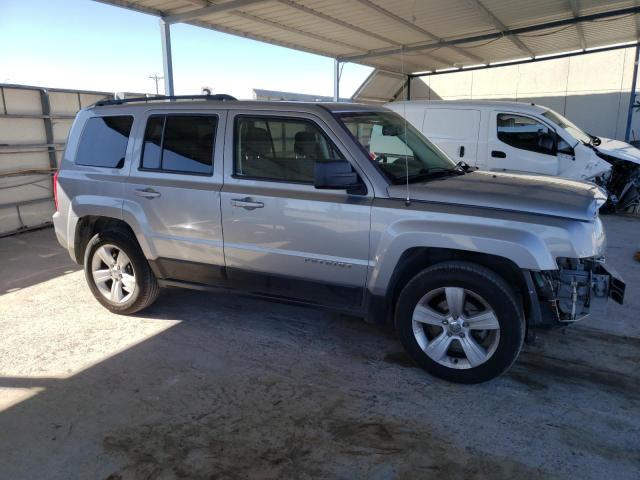 1C4NJPFA9GD813870 - 2016 JEEP PATRIOT LATITUDE SILVER photo 4