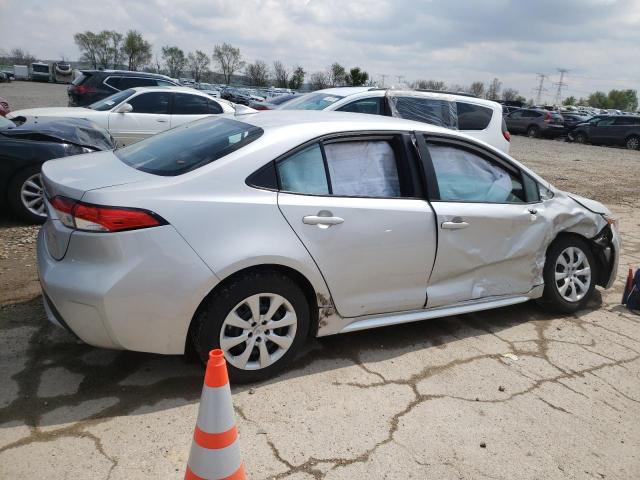 5YFEPMAE7NP317659 - 2022 TOYOTA COROLLA LE SILVER photo 3