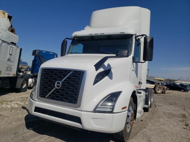 4V4WC9DH5KN223358 - 2019 VOLVO VNR WHITE photo 2