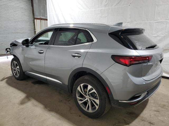 LRBFZNR45PD084191 - 2023 BUICK ENVISION ESSENCE Մոխրագույն լուսանկար 2