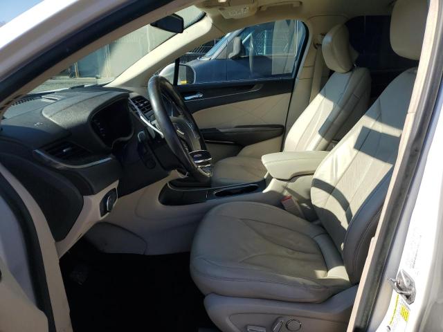 5LMCJ3D91HUL32322 - 2017 LINCOLN MKC RESERVE თეთრი ფოტო 7