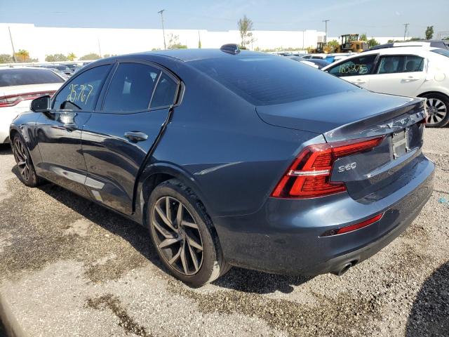 7JR102FK7LG060427 - 2020 VOLVO S60 T5 MOMENTUM BLUE photo 2