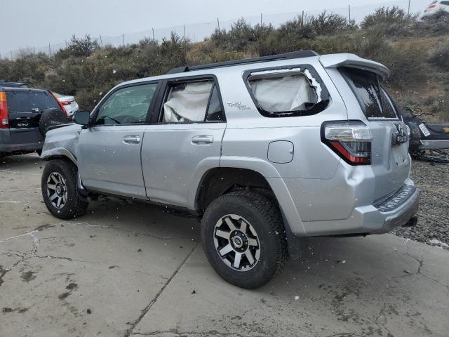 JTEBU5JR9K5651085 - 2019 TOYOTA 4RUNNER SR5 SILVER photo 2