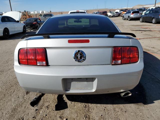 1ZVFT80N055132761 - 2005 FORD MUSTANG SILVER photo 6