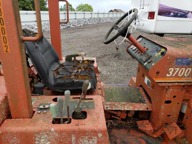 T9X121 - 1995 DITCH WITCH WITCH ORANGE photo 5