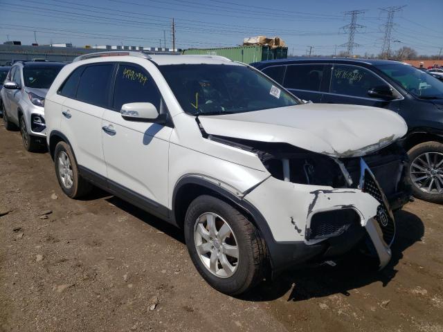 5XYKT4A27CG253225 - 2012 KIA SORENTO BASE WHITE photo 4