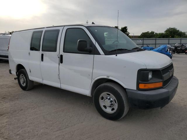 1GCWGFCA2D1903912 - 2013 CHEVROLET EXPRESS G2 WHITE photo 4