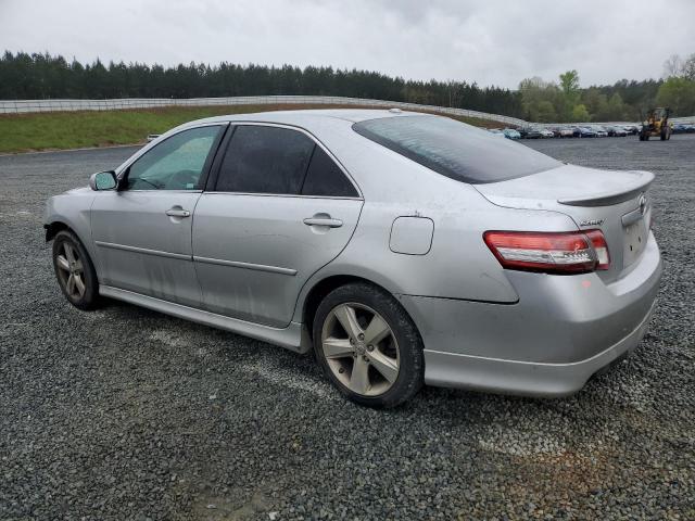 4T1BF3EK4BU631697 - 2011 TOYOTA CAMRY BASE SILVER photo 2