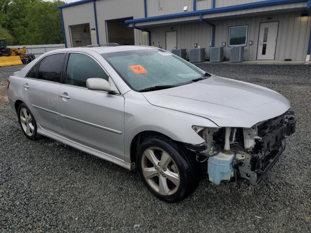 4T1BF3EK4BU631697 - 2011 TOYOTA CAMRY BASE SILVER photo 4