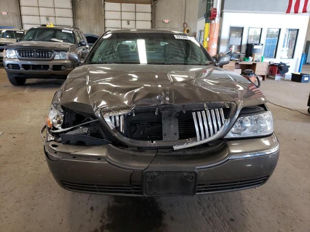 1LNHM81W53Y641445 - 2003 LINCOLN TOWN CAR EXECUTIVE TAN photo 5