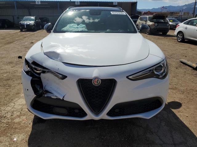 ZASPAKBN1K7C49862 - 2019 ALFA ROMEO STELVIO TI WHITE photo 5