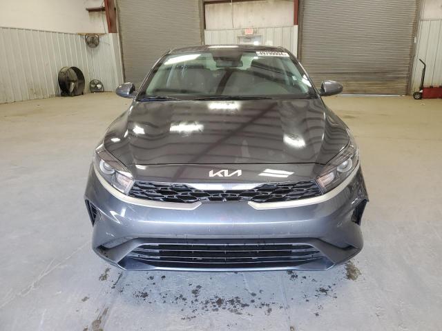 3KPF24AD6RE725376 - 2024 KIA FORTE LX GRAY photo 5