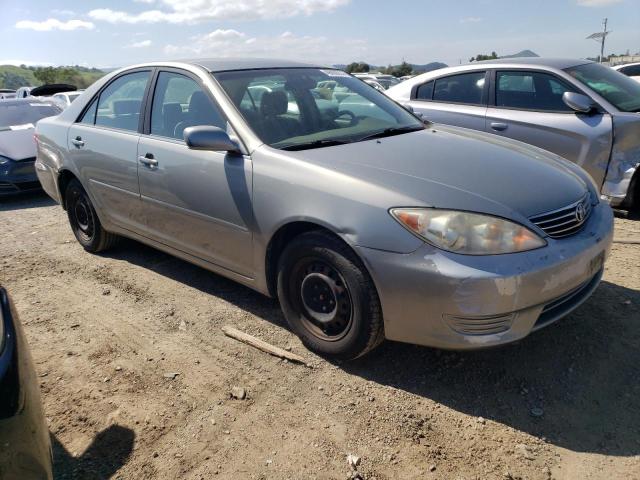 JTDBE32K263061853 - 2006 TOYOTA CAMRY LE GRAY photo 4