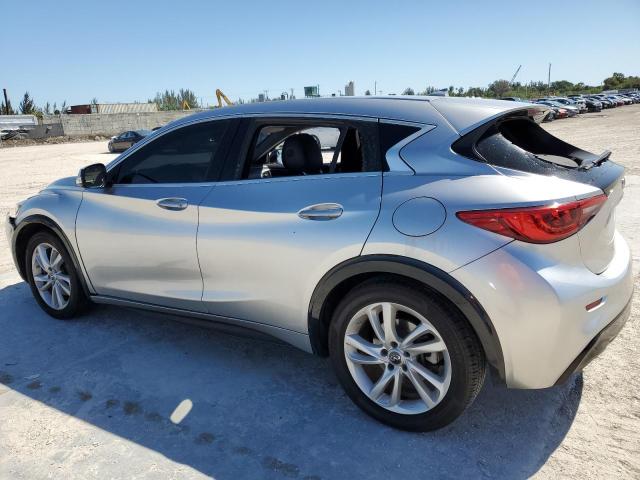 SJKCH5CP0JA056167 - 2018 INFINITI QX30 BASE SILVER photo 2