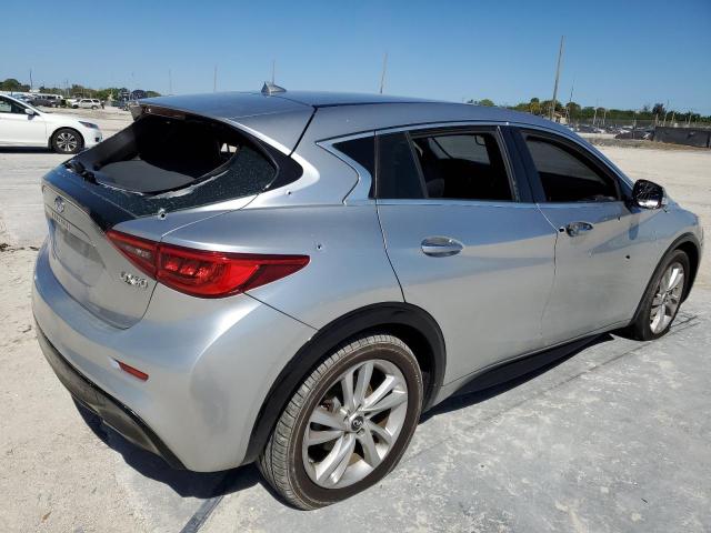 SJKCH5CP0JA056167 - 2018 INFINITI QX30 BASE SILVER photo 3