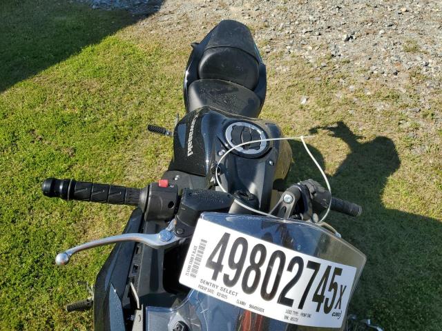 ML5EXER16SDAE5720 - 2025 KAWASAKI EX650 R 黑色 照片 5