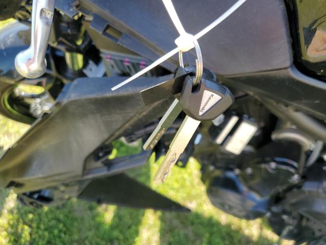 ML5EXER16SDAE5720 - 2025 KAWASAKI EX650 R 黑色 照片 8