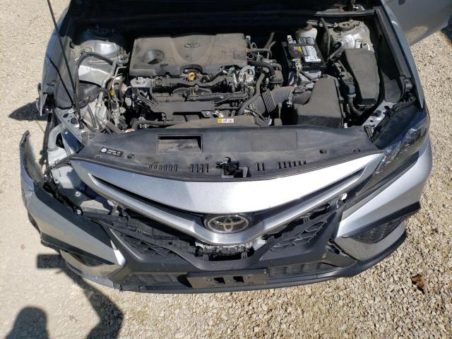 4T1G11AK8MU584952 - 2021 TOYOTA CAMRY SE SILVER photo 11