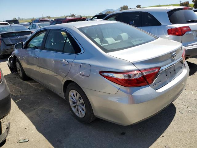 4T4BF1FK7GR533781 - 2016 TOYOTA CAMRY LE SILVER photo 2