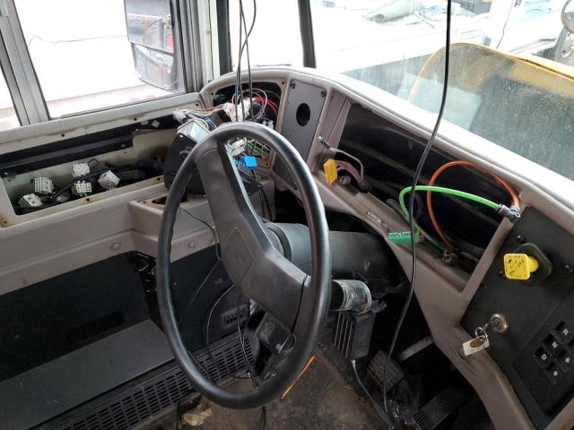 4DRBRAAN03B955383 - 2003 IC CORPORATION 3000 YELLOW photo 8