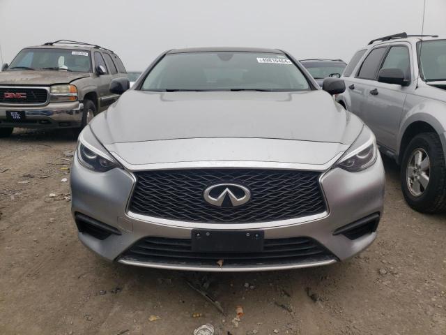 SJKCH5CP8JA058264 - 2018 INFINITI QX30 BASE فضي صورة 5