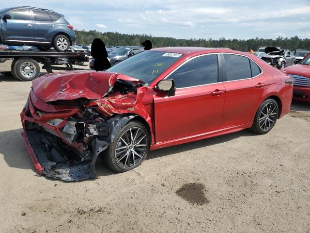 4T1G11AK5NU042502 - 2022 TOYOTA CAMRY LE SE RED photo 1