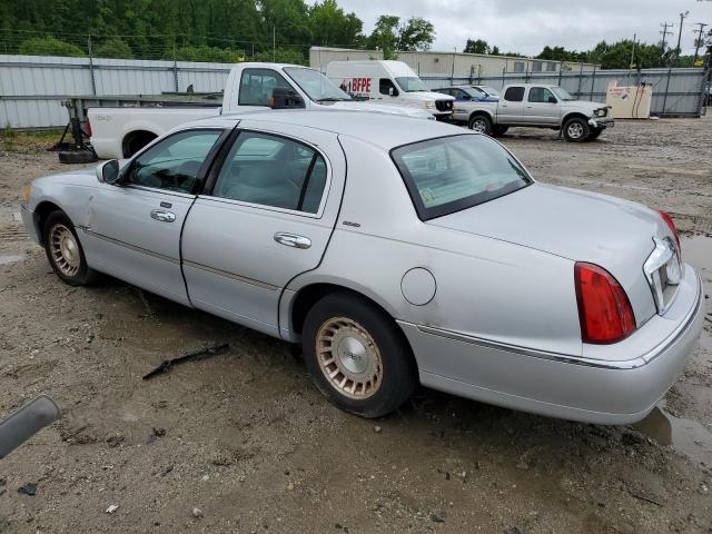 1LNHM81W9XY679394 - 1999 LINCOLN TOWN CAR EXECUTIVE SILVER photo 2