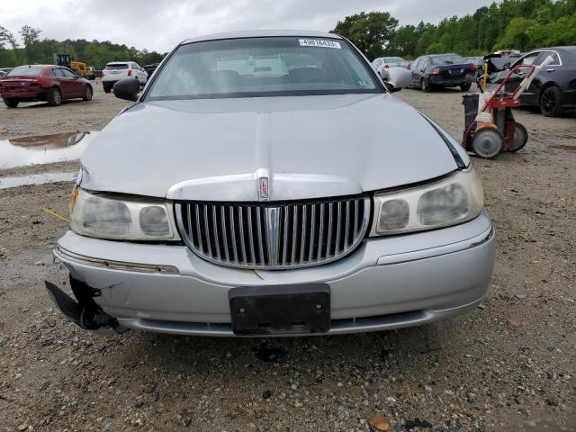 1LNHM81W9XY679394 - 1999 LINCOLN TOWN CAR EXECUTIVE SILVER photo 5