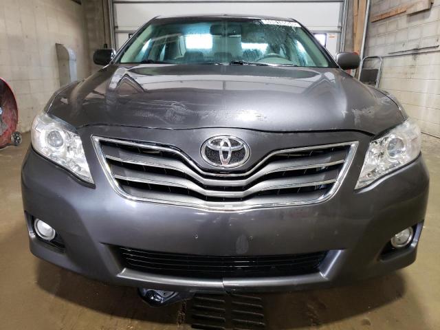 4T4BF3EK1BR148366 - 2011 TOYOTA CAMRY BASE GRAY photo 5