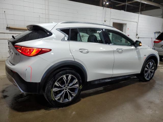 SJKCH5CR2HA036059 - 2017 INFINITI QX30 BASE WHITE photo 3