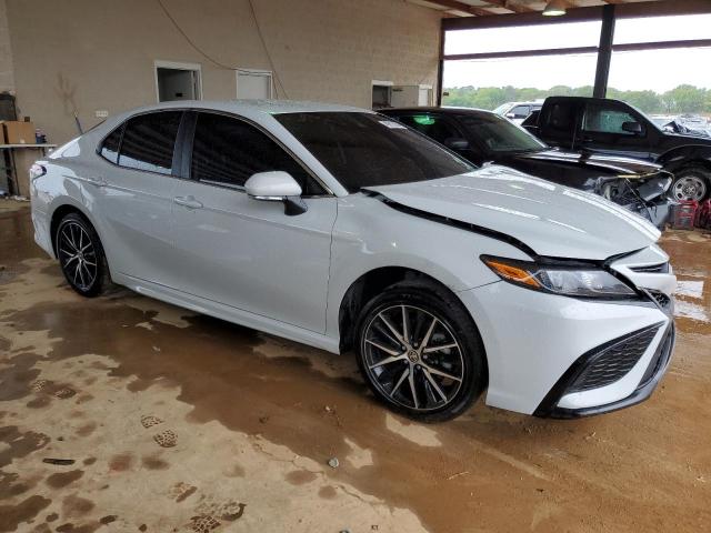 4T1G11AK1PU109857 - 2023 TOYOTA CAMRY SE NIGHT SHADE WHITE photo 4