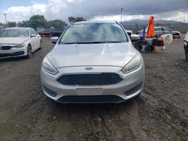 1FADP3F28FL204114 - 2015 FORD FOCUS SE WHITE photo 5