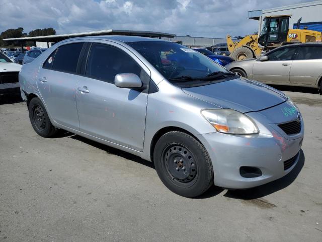 JTDBT4K3XCL024078 - 2012 TOYOTA YARIS GRAY photo 4