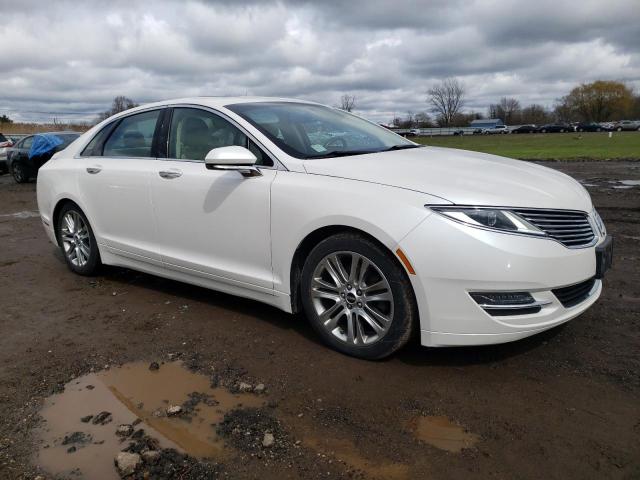 3LN6L2G97FR605896 - 2015 LINCOLN MKZ WHITE photo 4