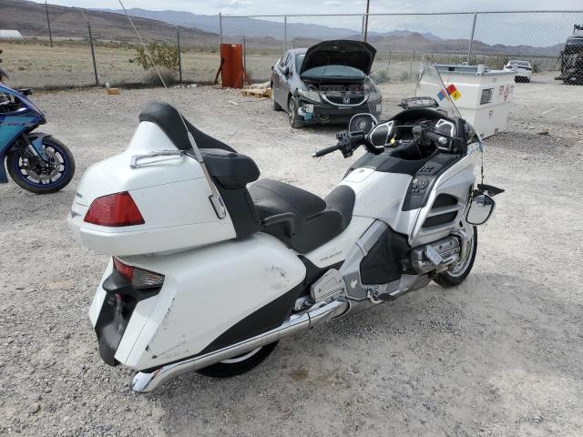 JH2SC68H2CK000692 - 2012 HONDA GL1800 WHITE photo 4