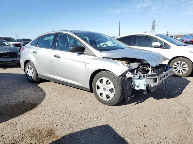 1FADP3E24HL211422 - 2017 FORD FOCUS S SILVER photo 4