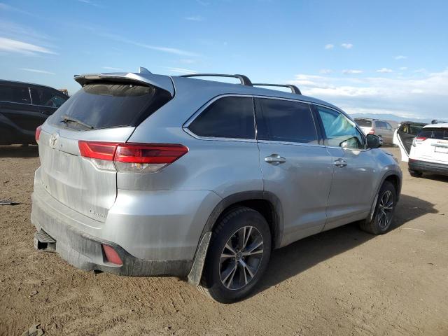 5TDBZRFH5JS893930 - 2018 TOYOTA HIGHLANDER LE SILVER photo 3