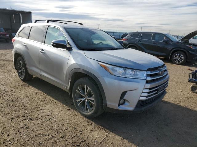 5TDBZRFH5JS893930 - 2018 TOYOTA HIGHLANDER LE SILVER photo 4