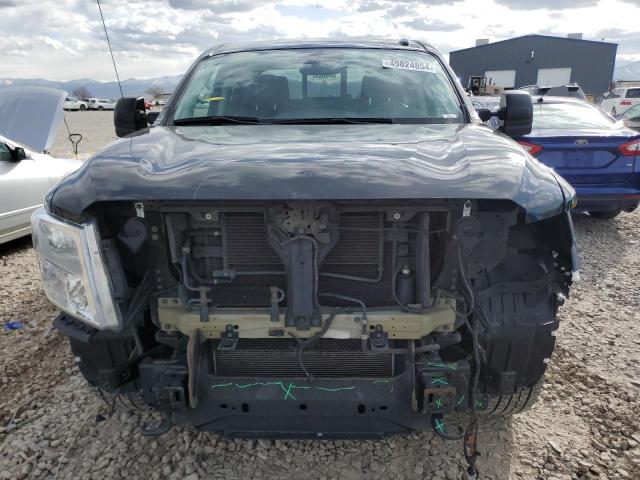 1N6AA1E52JN532279 - 2018 NISSAN TITAN SV CHARCOAL photo 5