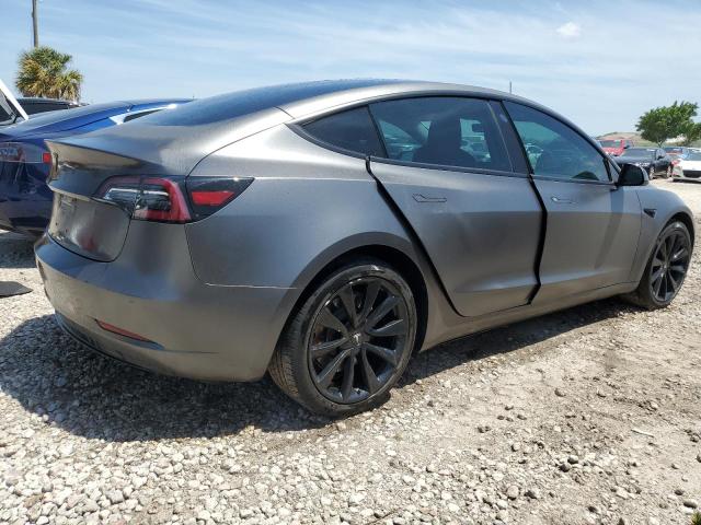 5YJ3E1EB4JF184912 - 2018 TESLA MODEL 3 GRAY photo 3