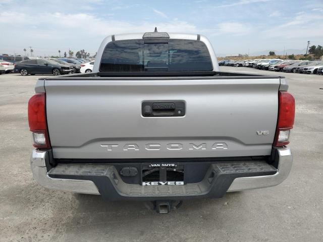 3TMAZ5CN8JM069371 - 2018 TOYOTA TACOMA DOUBLE CAB SILVER photo 6