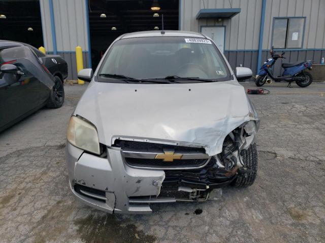 KL1TD56E39B629228 - 2009 CHEVROLET AVEO LS SILVER photo 5